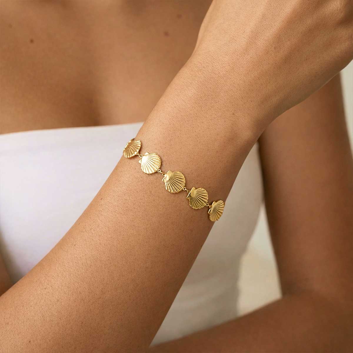Repeating Seashell Bracelet, Gold