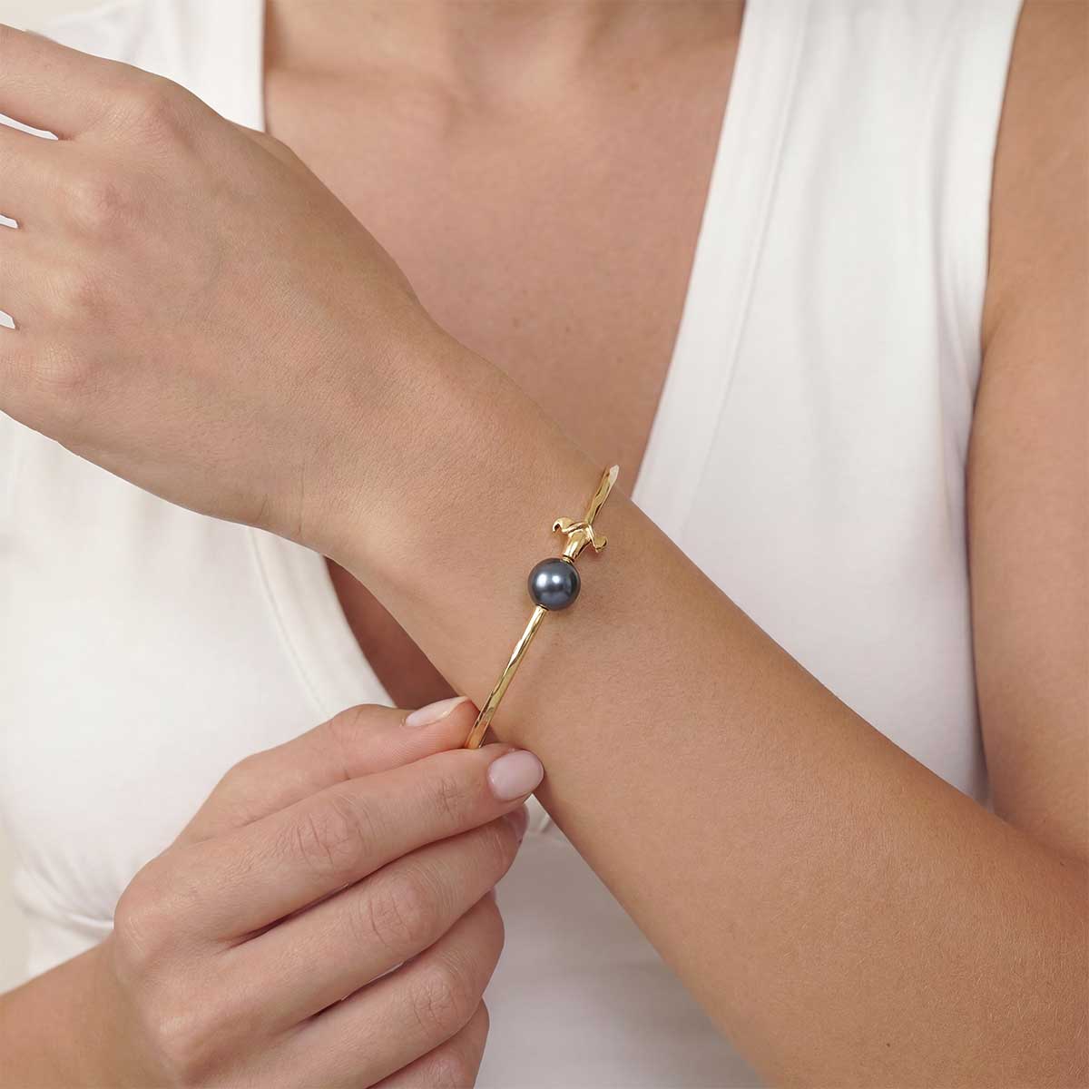 Puakenikeni and Pearl Bangle