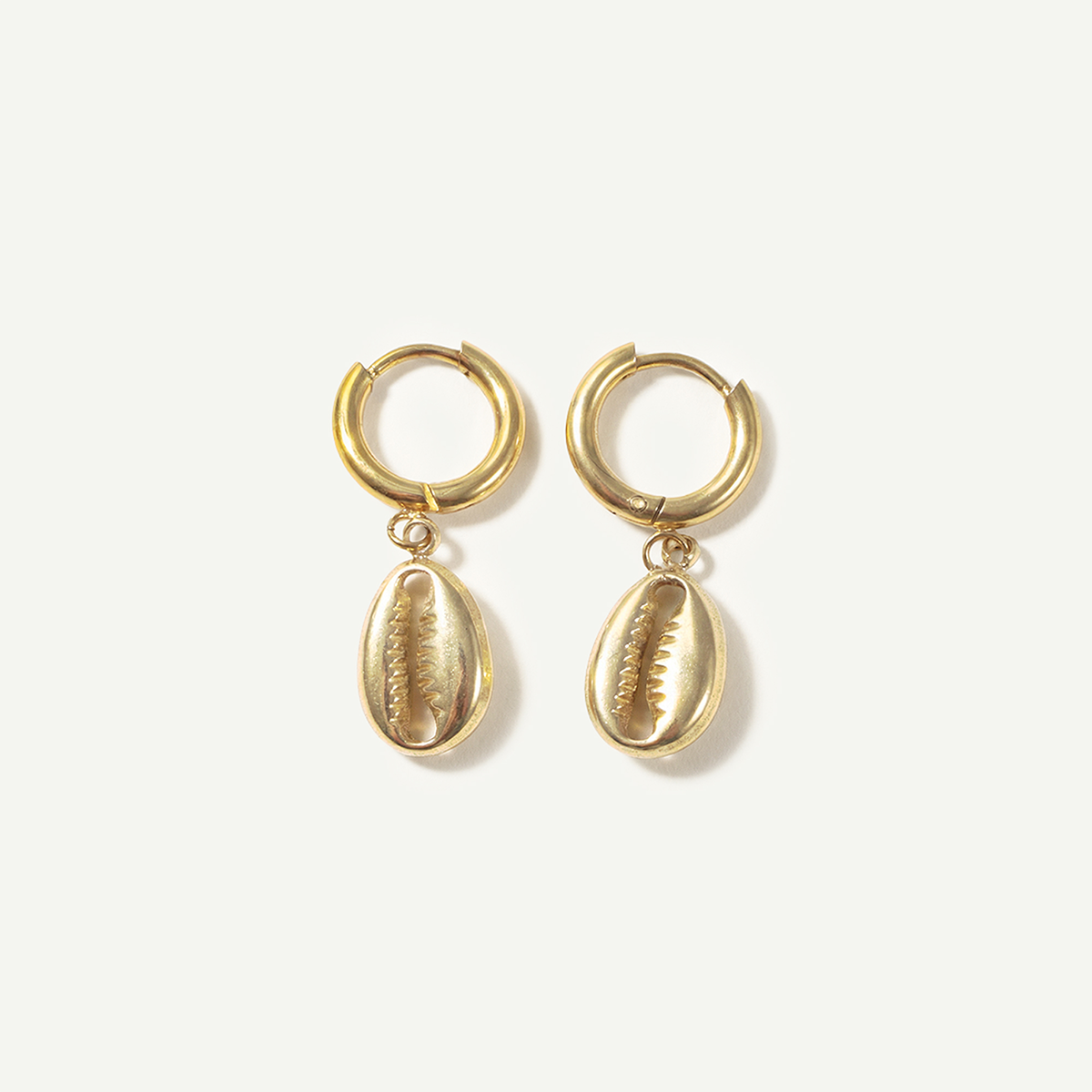 Cowrie Huggies, Gold
