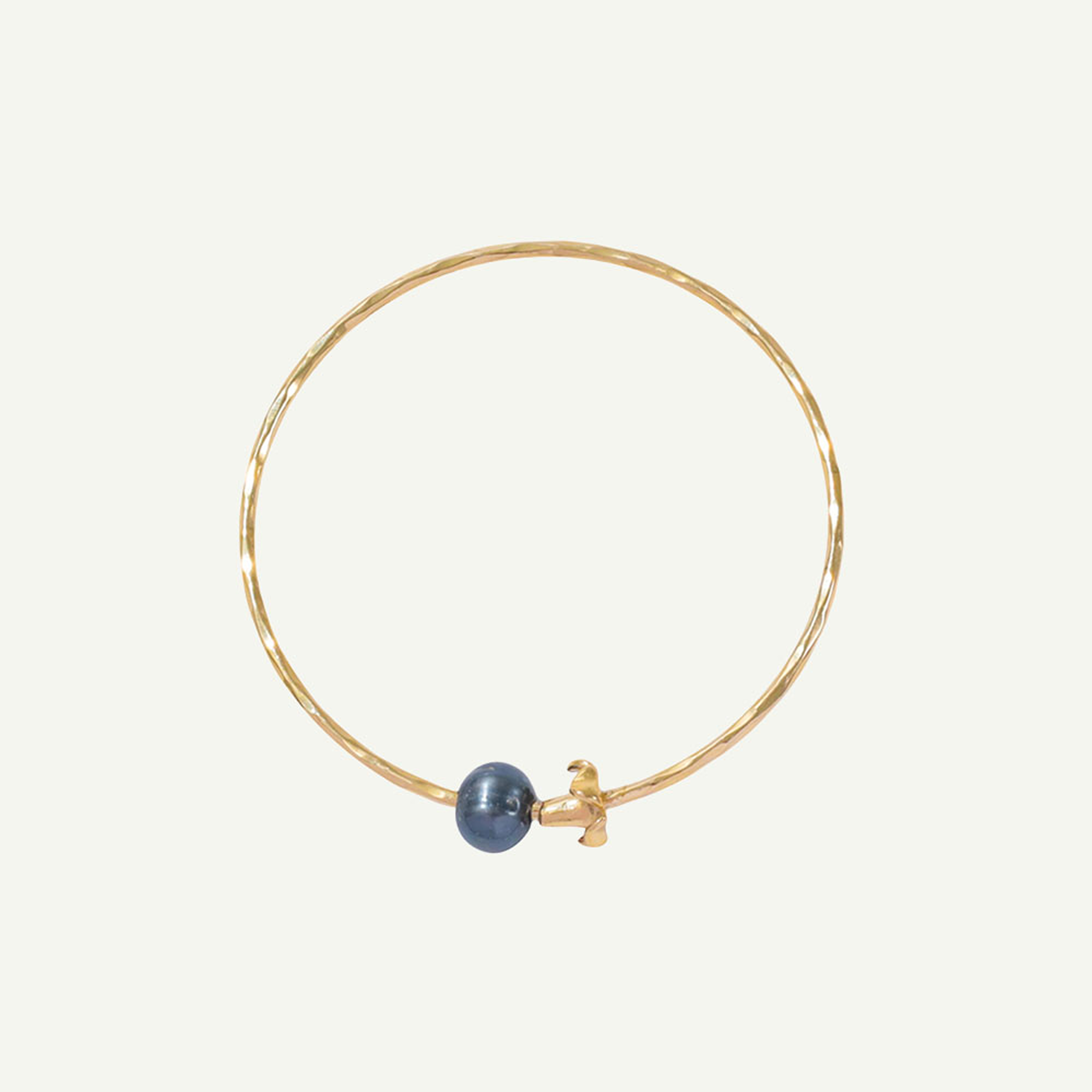 Puakenikeni and Pearl Bangle