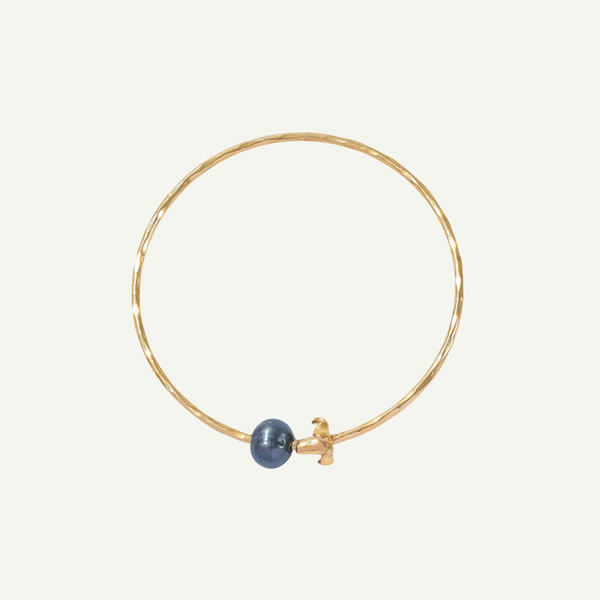 Puakenikeni and Pearl Bangle