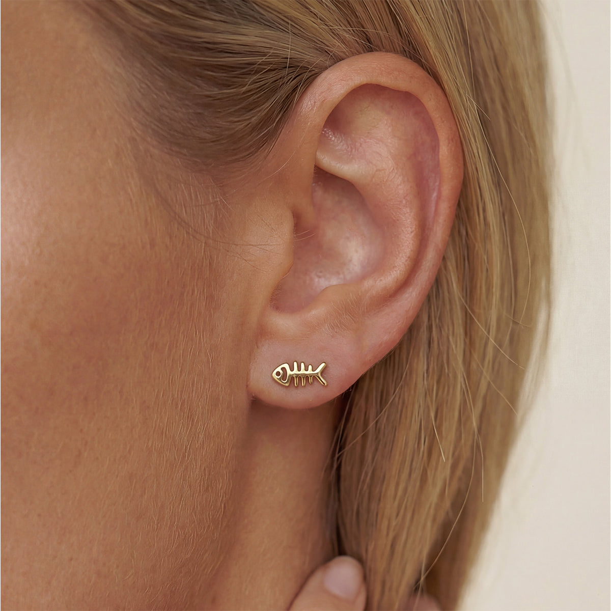 Mini Fish Studs, Gold