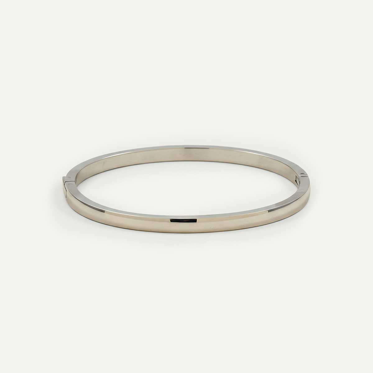 Malia Oval Clasp Bangle