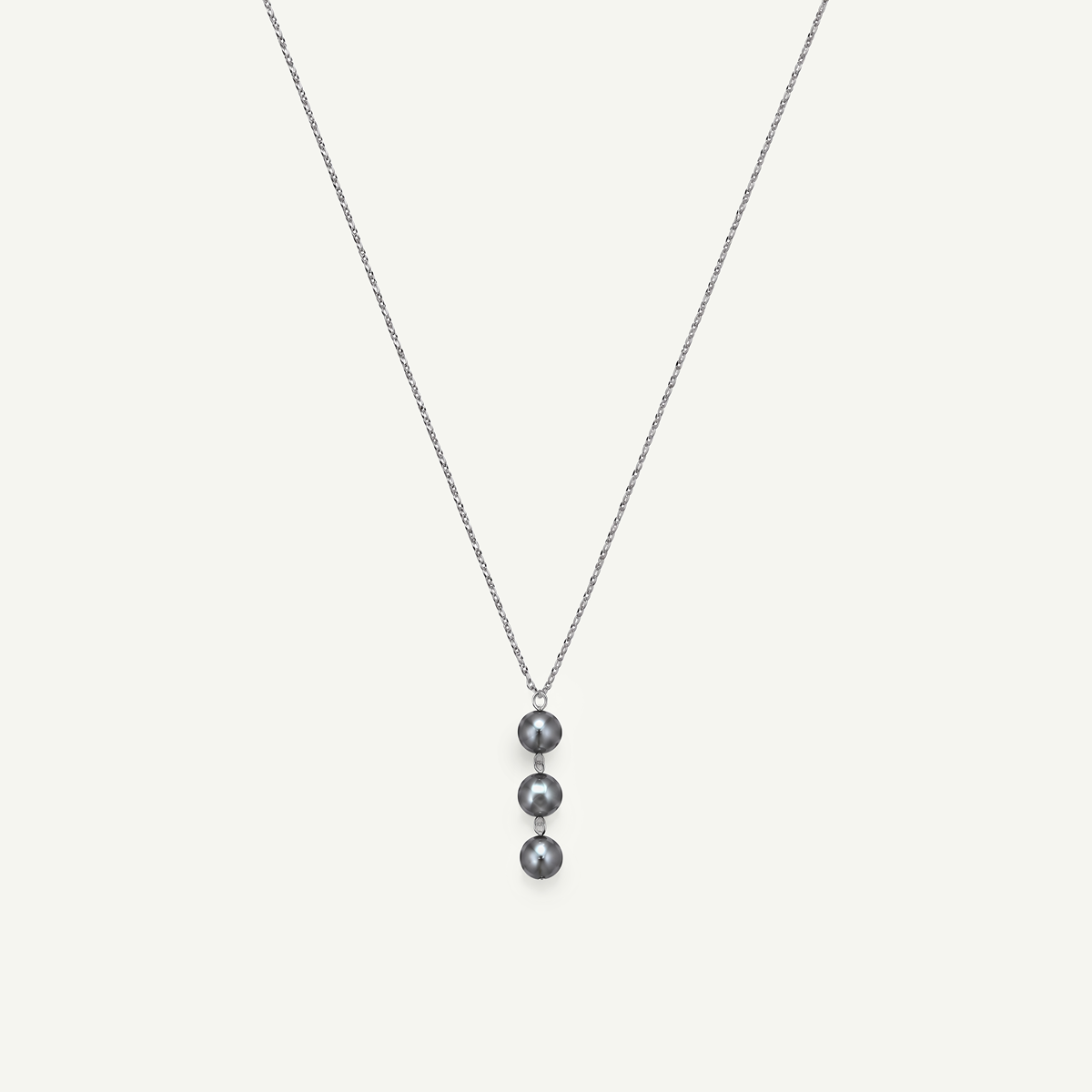 Leia Grey Pearl Necklace